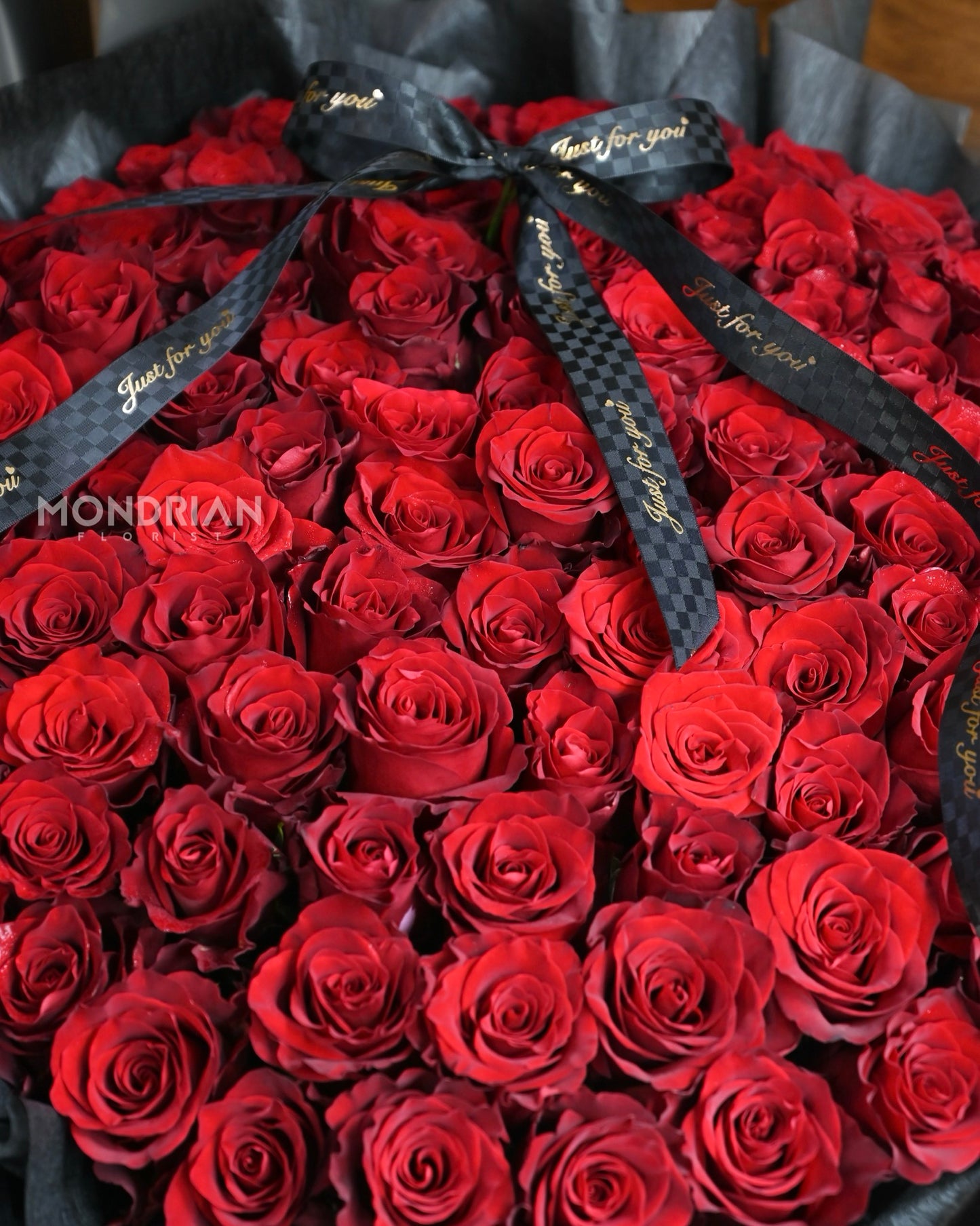 99 Rose Singapore | luxury red rose | rose only sg | rose flower delivery SG | 99 rose bouquet | rose only flower bouquet | proposal rose bouquet | anniversary rose bouquet | Mondrian Florist SG