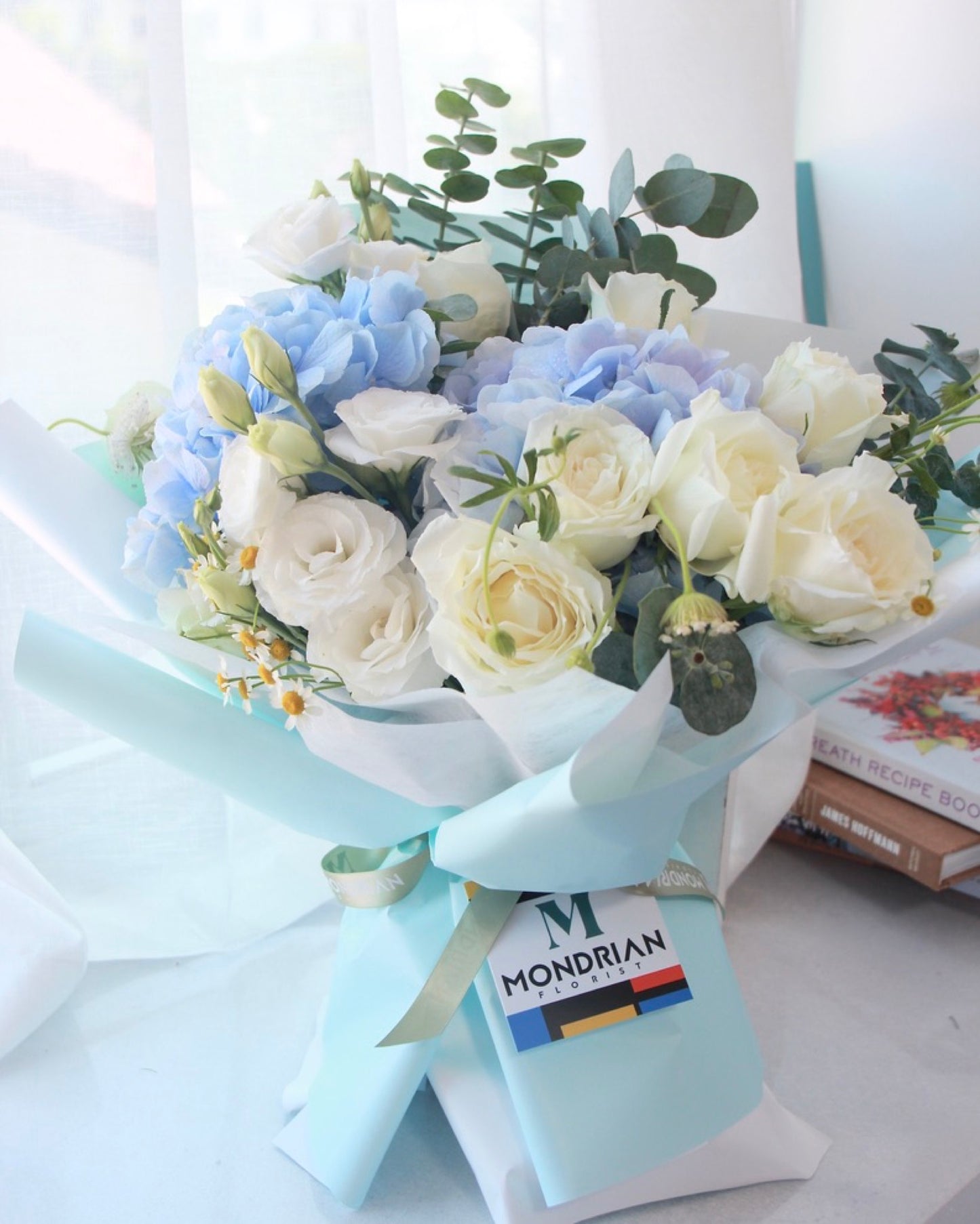 blue hydrangea bouquet | flower Delivery sg | luxury flower bouquet | blue flower bouquet | flower shop near me | luxury birthday flower | Online Florist sg| Mondrian Florist SG