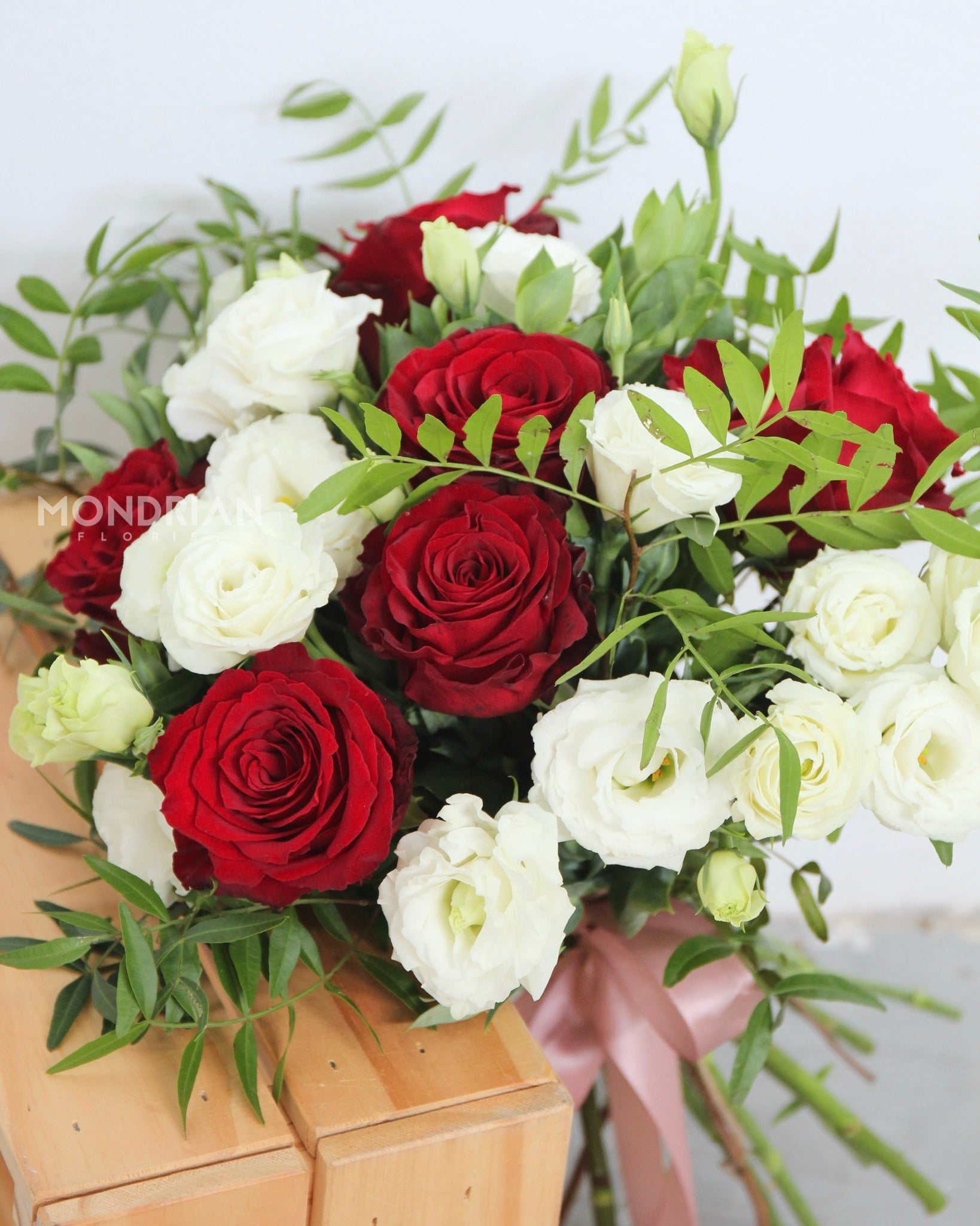 Bridal Bouquet singapore | rose bridal bouquet | red and white bridal flower | photo shooting flower | ROM bouquet singapore | rustic bridal bouquet | wedding flower sg | sg wedding florist | Mondrian Florist SG
