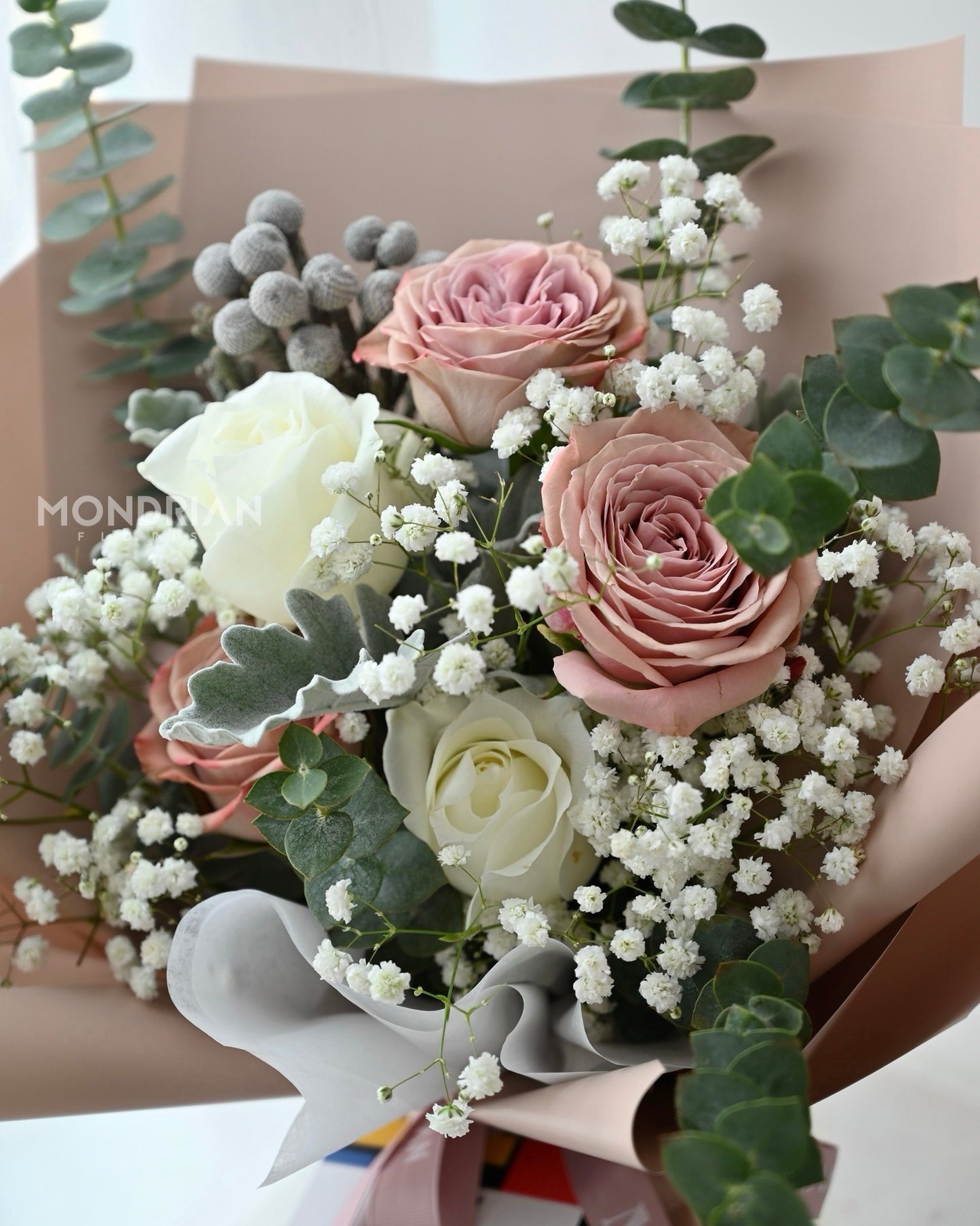 cappuccino rose bouquet | rose and baby's breath bouquet | graduation bouquet sg | white rose bouquet | birthday flower delivery | anniversary flower | valentines day flower | rose bouquet | Mondrian Florist