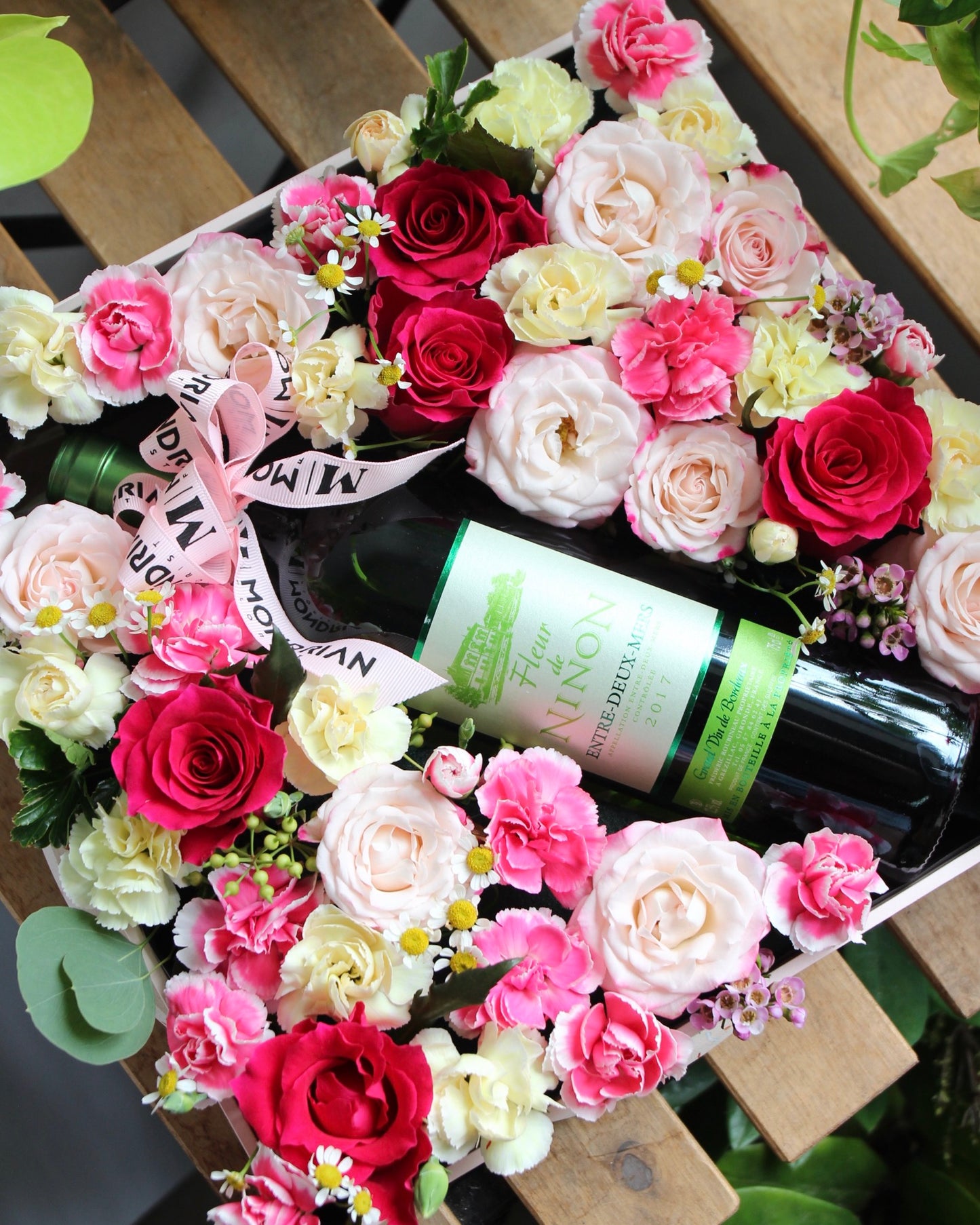 flower box | bloom box | Wine Flower Box | gift idea | wine gift | sg flower shop | Flower basket Delivery | Mondrian Florist SG