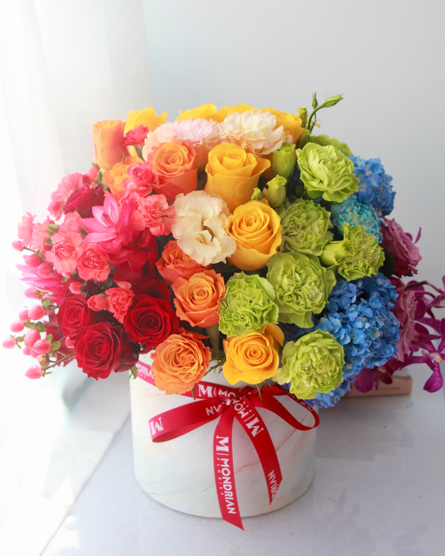 rainbow flower box | luxury flower delivery singapore | luxury flower box | rainbow roses | rainbow flower bouquet | Mondrian Florist SG