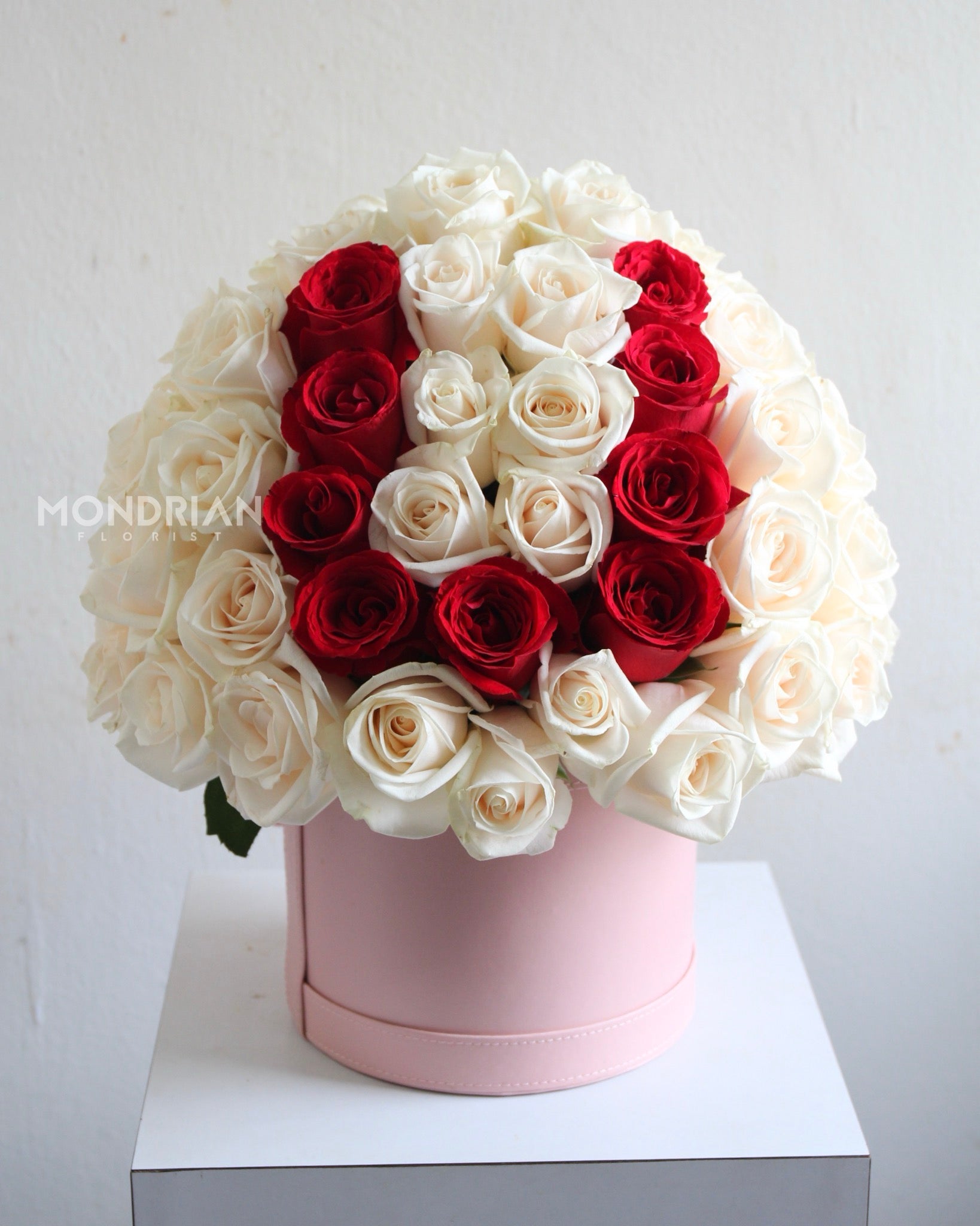 Rose only box 99 rose rose basket rose hat box luxury rose box flower basket bloom box proposal rose rose Delivery Singapore anniversary rose box Mondrian Florist SG MondrianFlorist