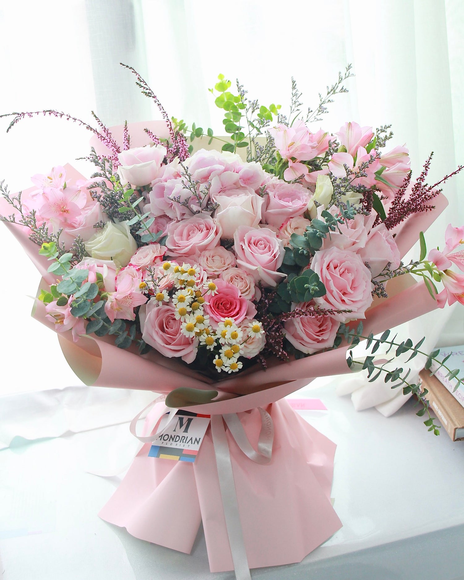 Flower_ Bouquet - champagne_rose_bouquet - Mondrian_Florist_SG