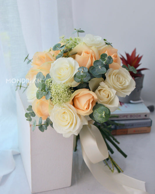 Champagne Rose Bridal Bouquet | wedding flower | groom corsage | ROM bridal bouquet | sg wedding florist | photo shooting flower | wedding Flower Delivery sg | Mondrian Florist SG