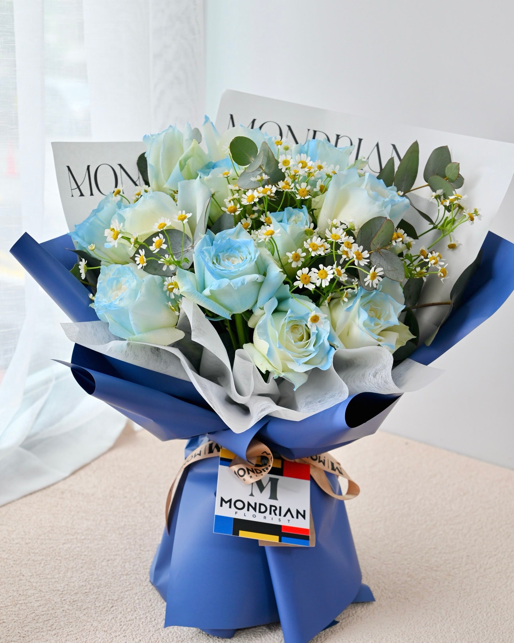 Blue Birthday Roses Ice Blue Rose & Daisy Bouquet Singapore | Unique Flowers β MondrianFlorist