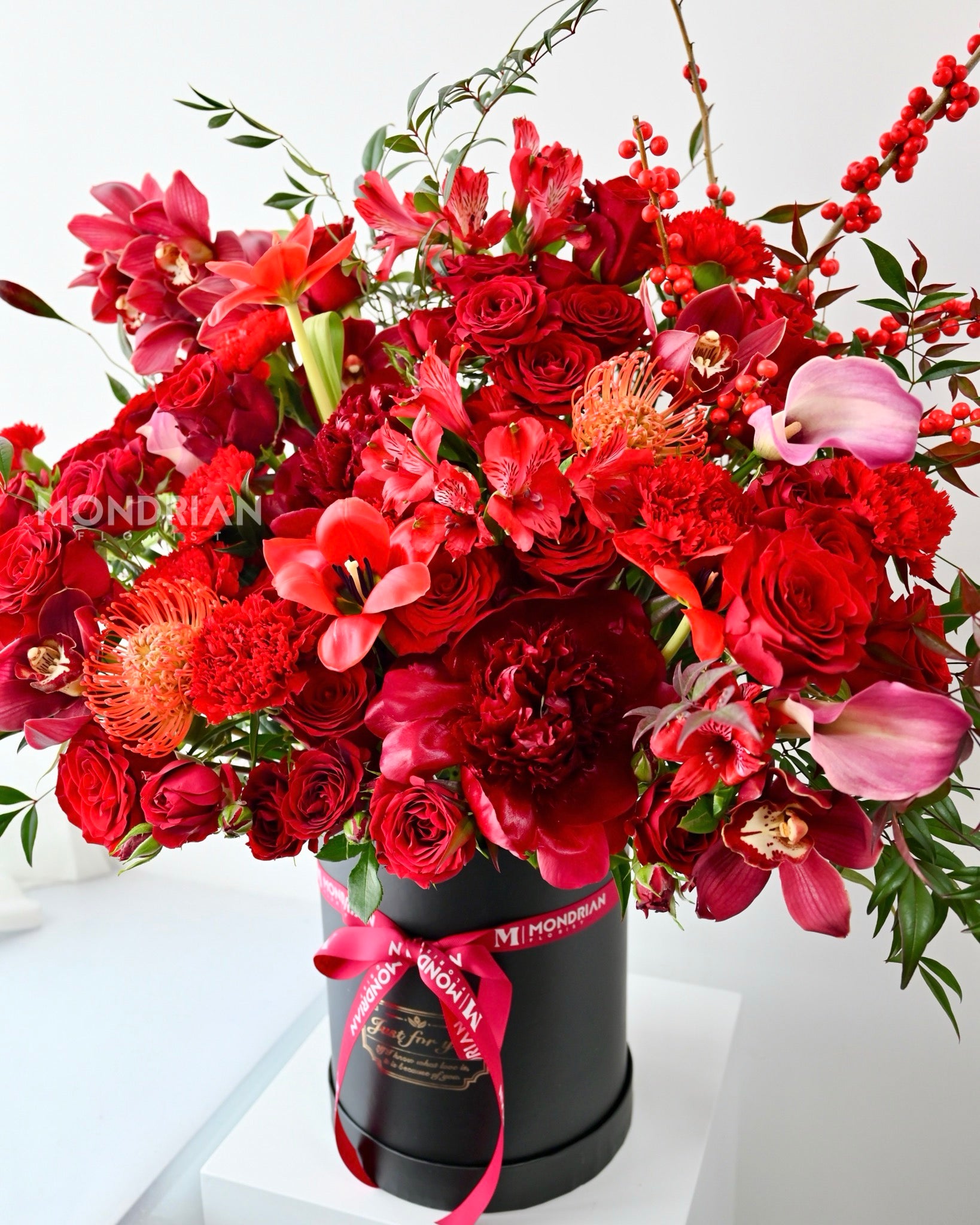 premium flower box by Mondrian Florist in red theme