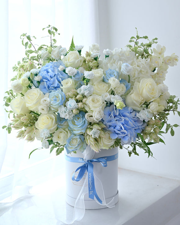 Luxury Bloom Box | Flower Box | Big Flower Basket | white roses | luxury flower bouquet | birthday flower box | Mondrian Florist