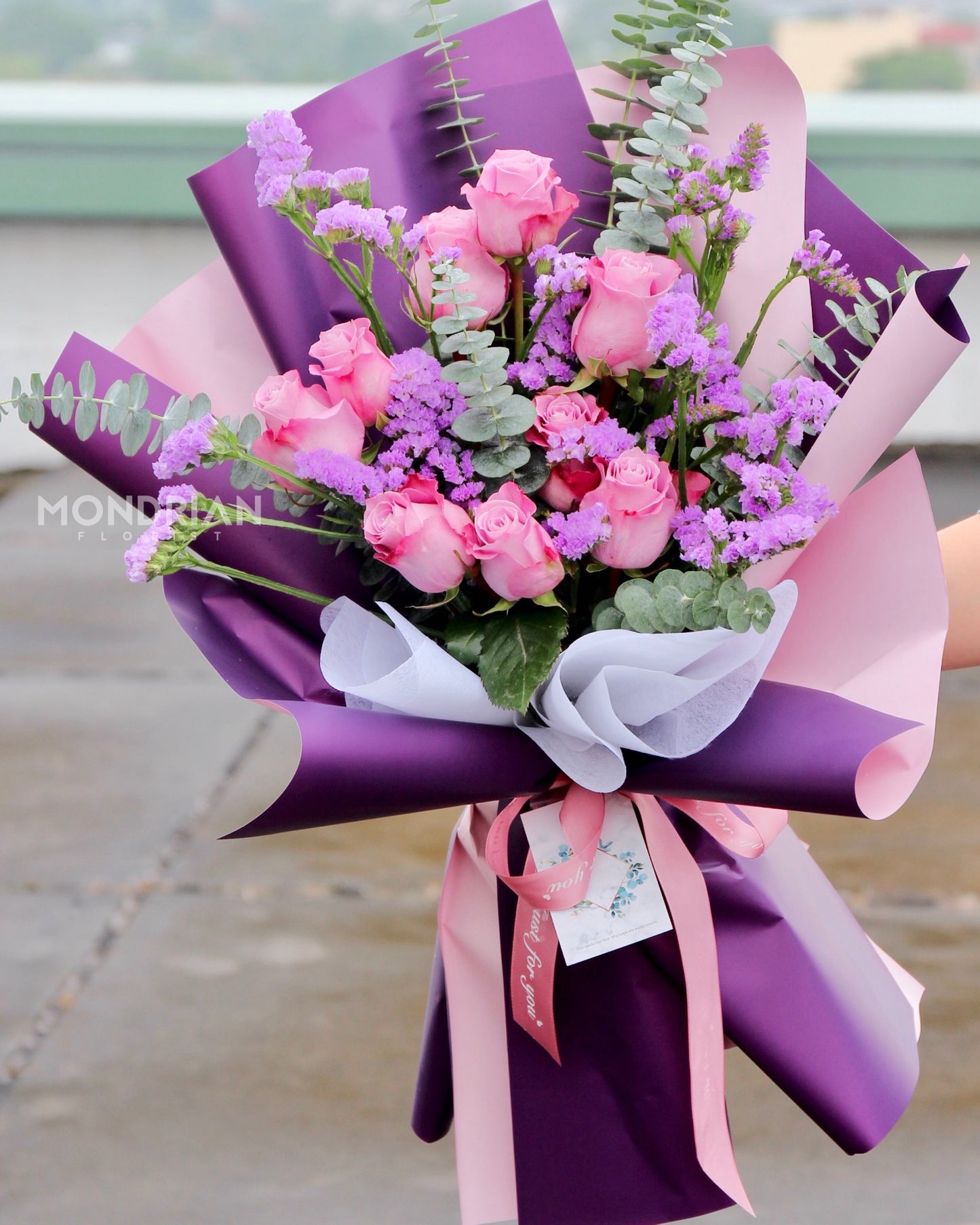 Purple Rose bouquet | lilac rose bouquet | statice flower | anniversary rose bouquet | rose delivery sg | Mondrian Florist SG