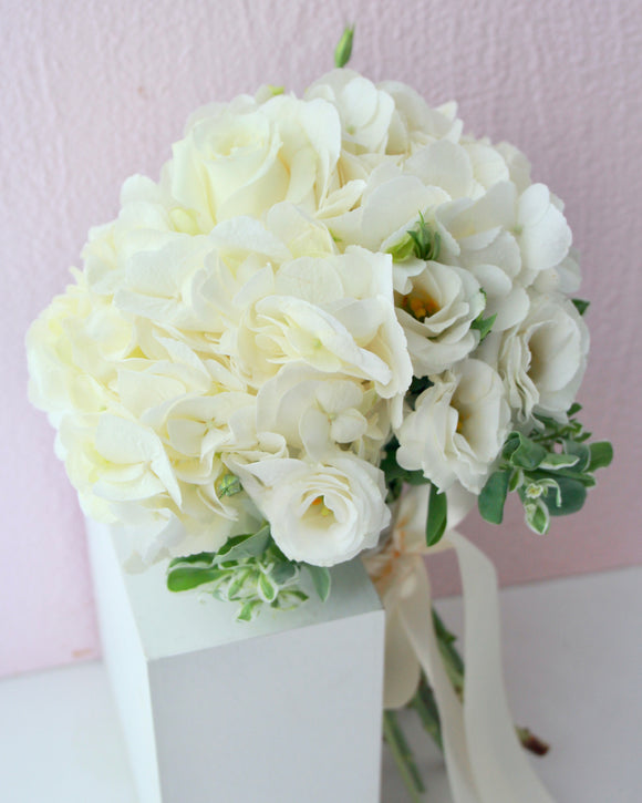 Hand Tied Bridal Bouquet | Wedding bouquet | ROM flower bouquet | flower delivery | wedding ROM flower | Mondrian Florist SG