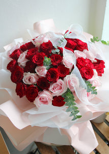 Rose only sg | 50 rose Bouquet | flower delivery sg | proposal flower | anniversary flower | Mondrian Florist SG