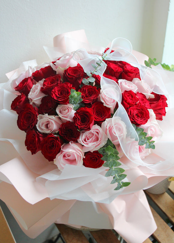 Rose only sg | 50 rose Bouquet | flower delivery sg | proposal flower | anniversary flower | Mondrian Florist SG
