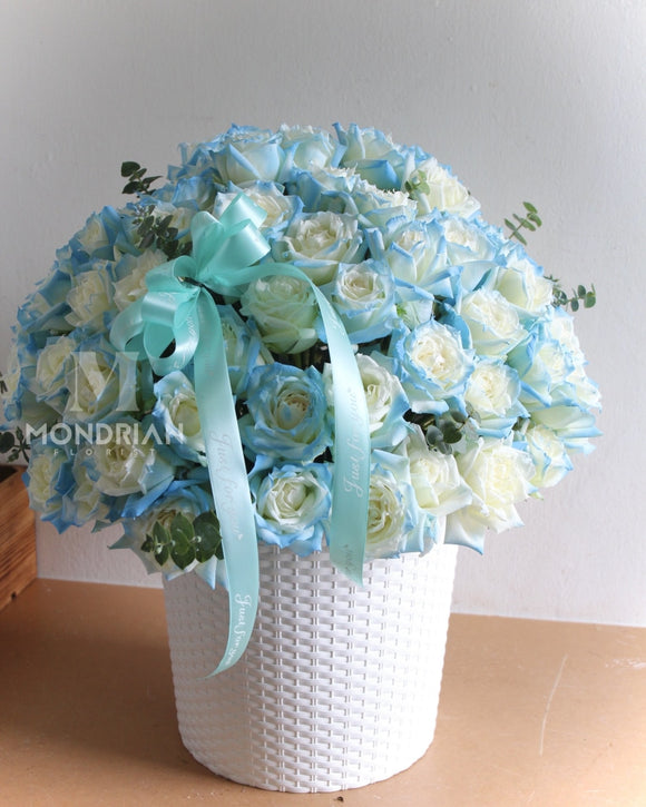 Rose only | 99 rose | flower basket | Flower Delivery Singapore‎ | ice blue rose | Mondrian Florist SG