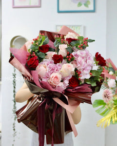 luxury Flower bouquet | hydrangea and rose bouquet | Flower Delivery SG | proposal flower bouquet | Mondrian Florist SG